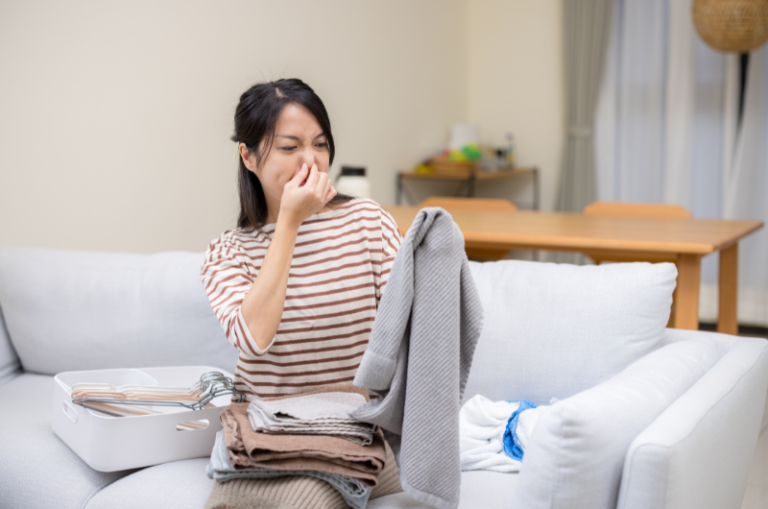 how to remove smoke smell from clothes